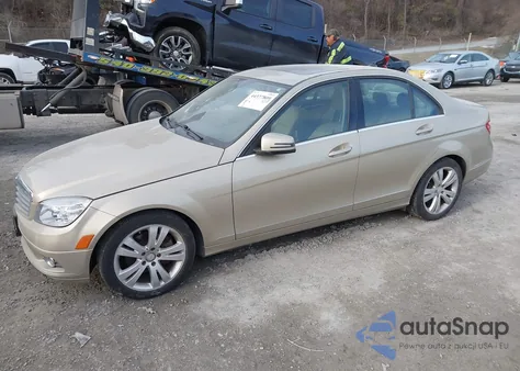 2010 Mercedes-Benz C 300 Luxury 4Matic z USA, uszkodzony, nr VIN WDDGF8BB6AF447916